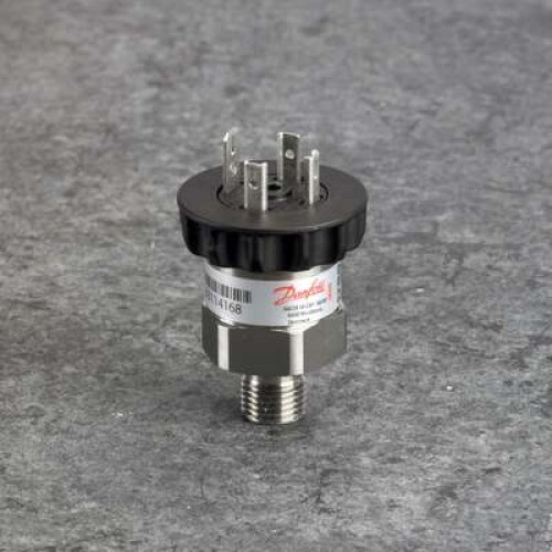 DANFOSS  078G5007 — Преобразователь (датчик) давления DST P40I, 0-6 бар, выходной сигнал 4-20 мА, присоединение по давлению G1/2, IP 65 