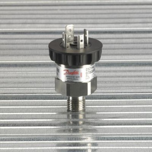 DANFOSS  078G5007 — Преобразователь (датчик) давления DST P40I, 0-6 бар, выходной сигнал 4-20 мА, присоединение по давлению G1/2, IP 65 